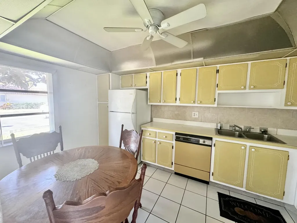 5725 E Fernley Drive Drive E West Palm Beach FL 33415