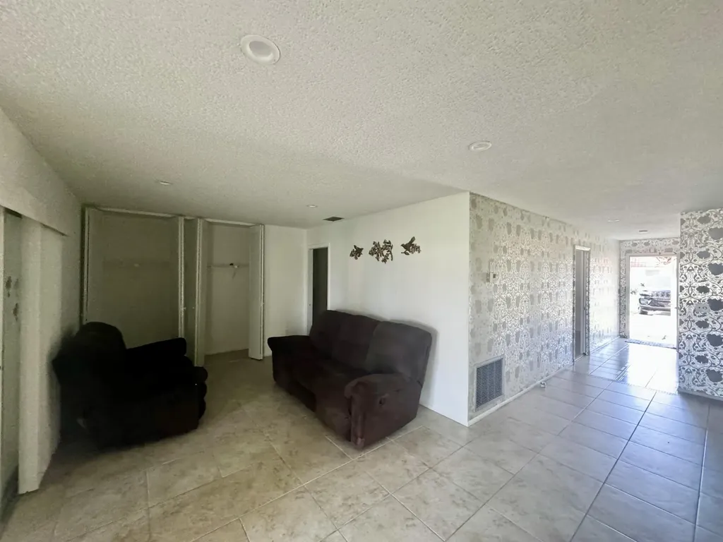 5725 E Fernley Drive Drive E West Palm Beach FL 33415