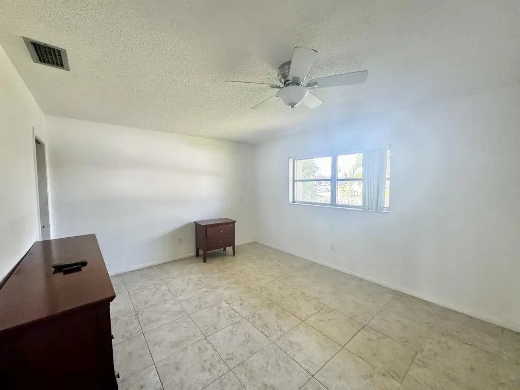 5725 E Fernley Drive Drive E West Palm Beach FL 33415