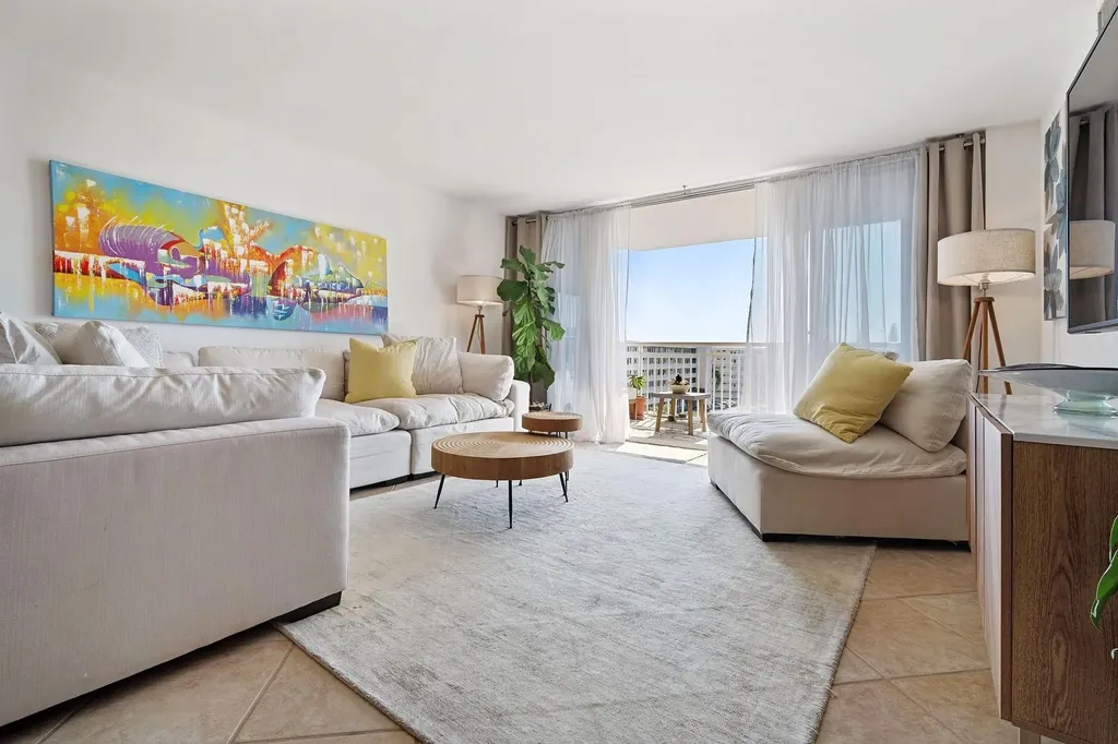 18021 Biscayne Boulevard Aventura FL 33160