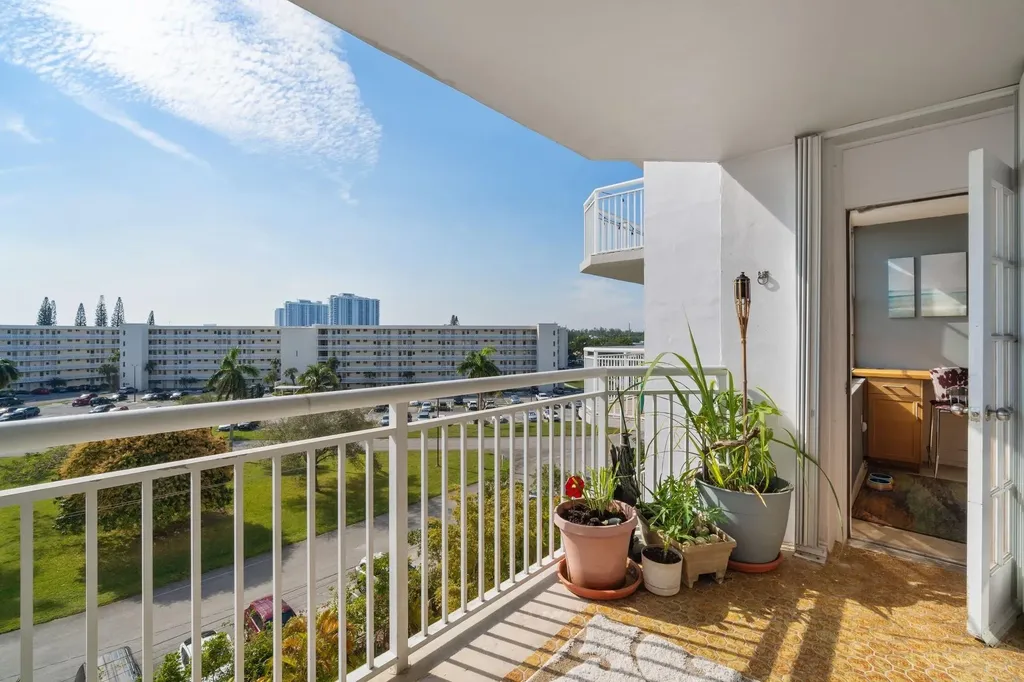 18021 Biscayne Boulevard Aventura FL 33160