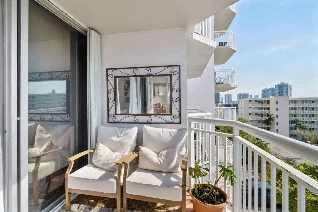 18021 Biscayne Boulevard Aventura FL 33160