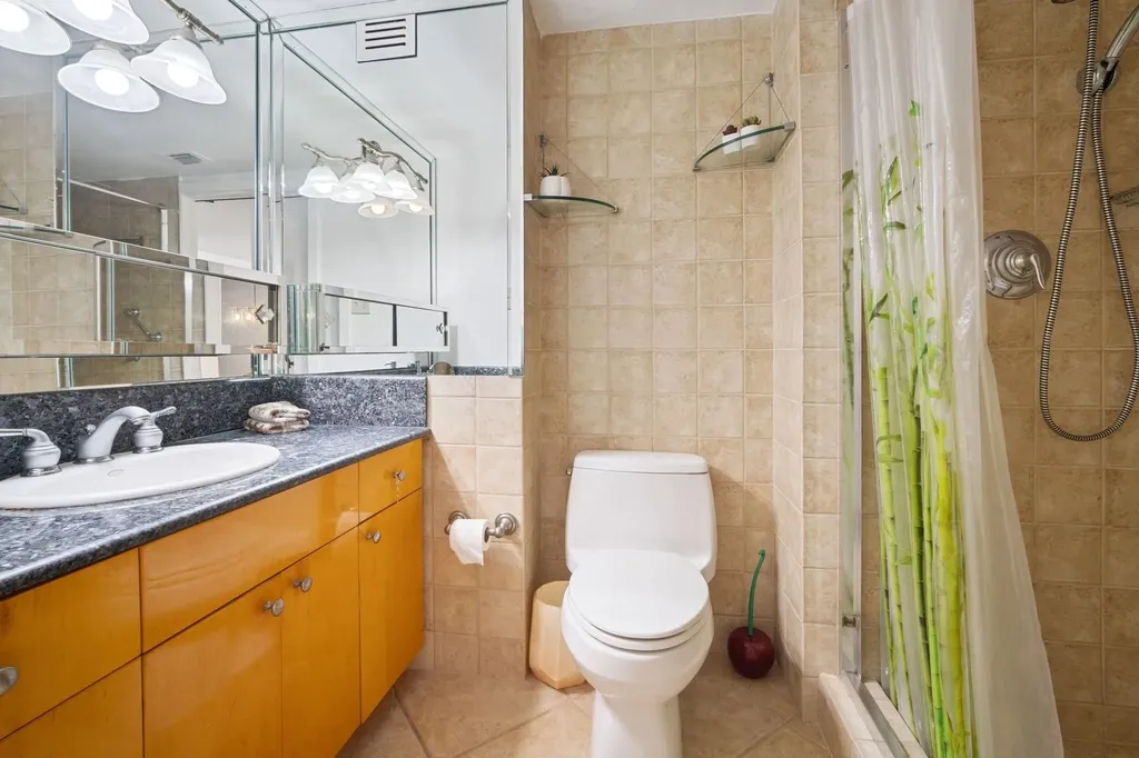 18021 Biscayne Boulevard Aventura FL 33160