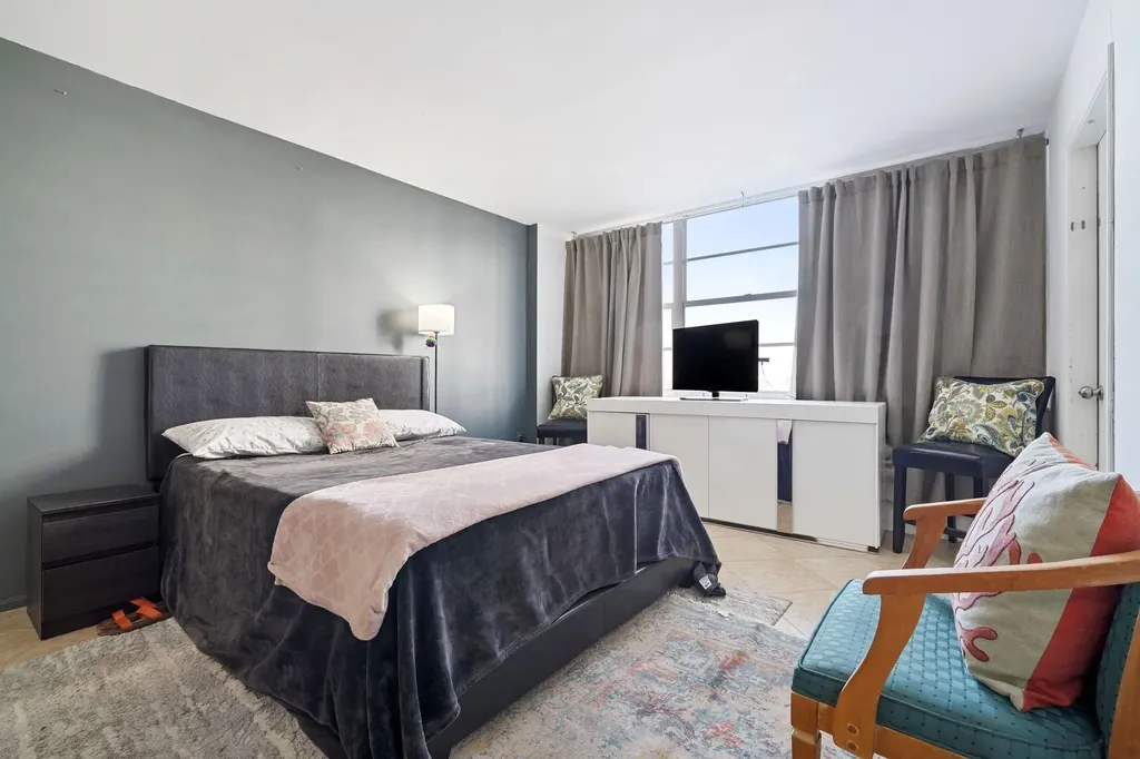 18021 Biscayne Boulevard Aventura FL 33160