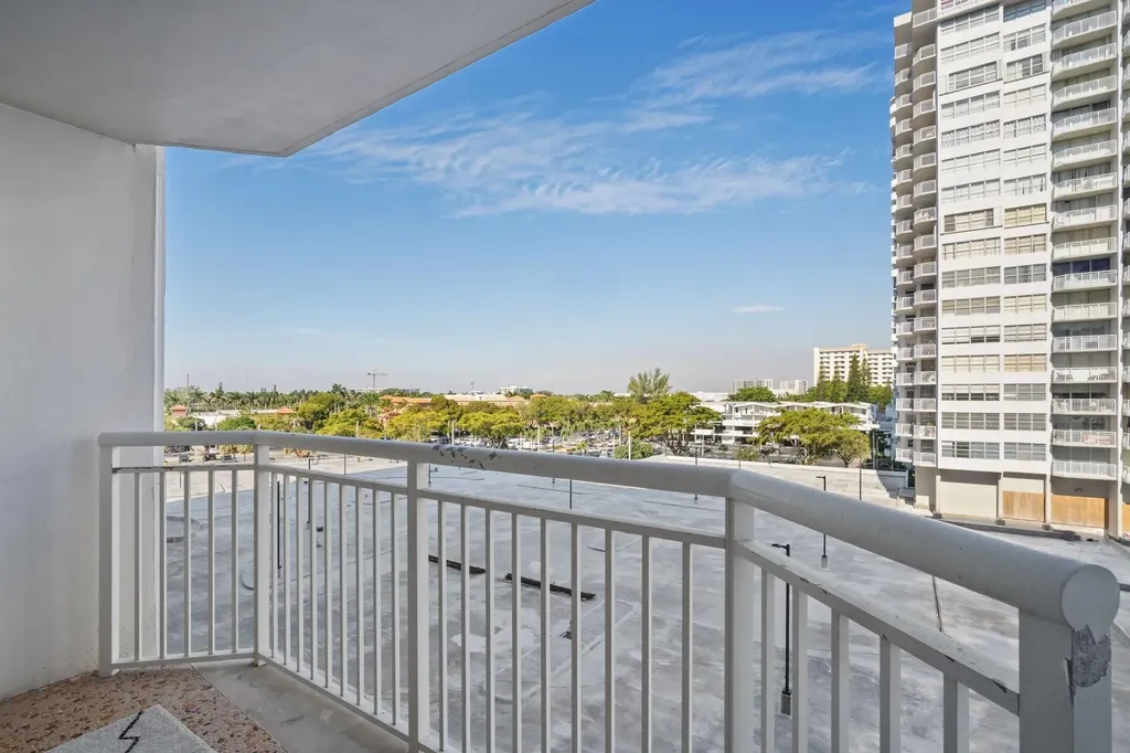 18021 Biscayne Boulevard Aventura FL 33160