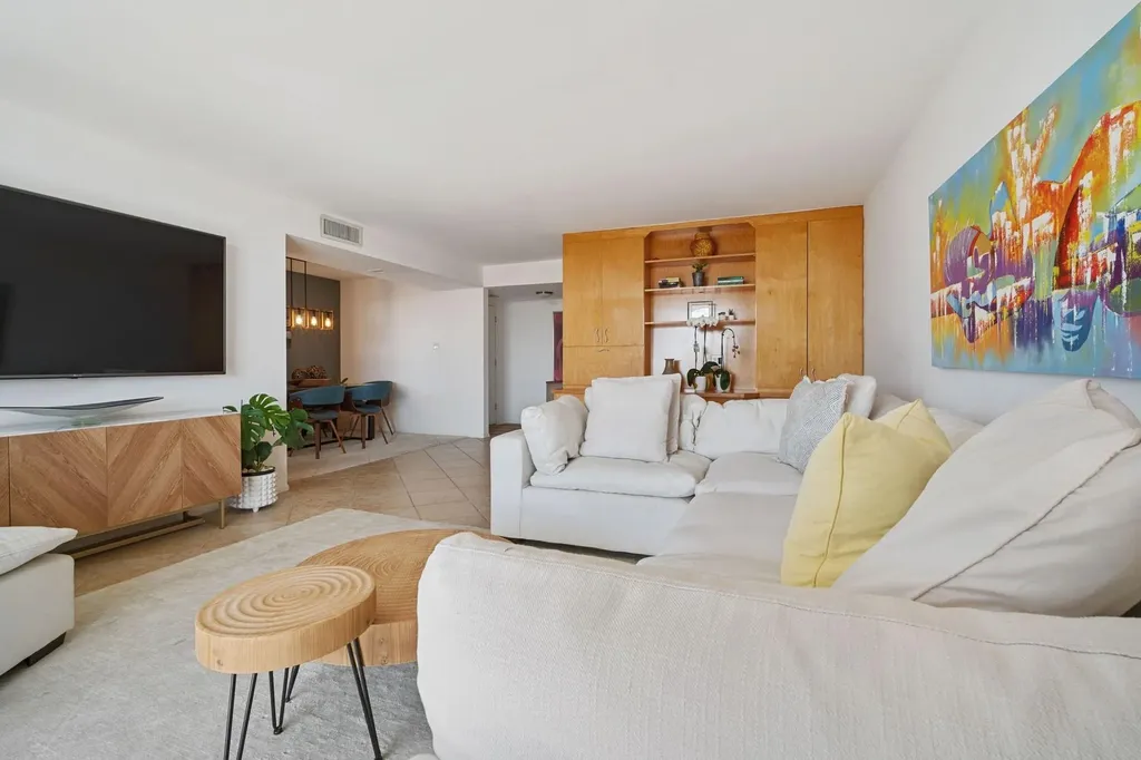 18021 Biscayne Boulevard Aventura FL 33160