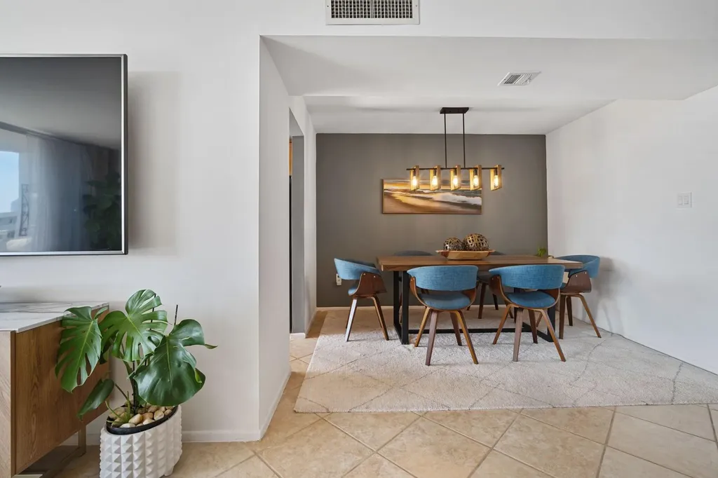 18021 Biscayne Boulevard Aventura FL 33160