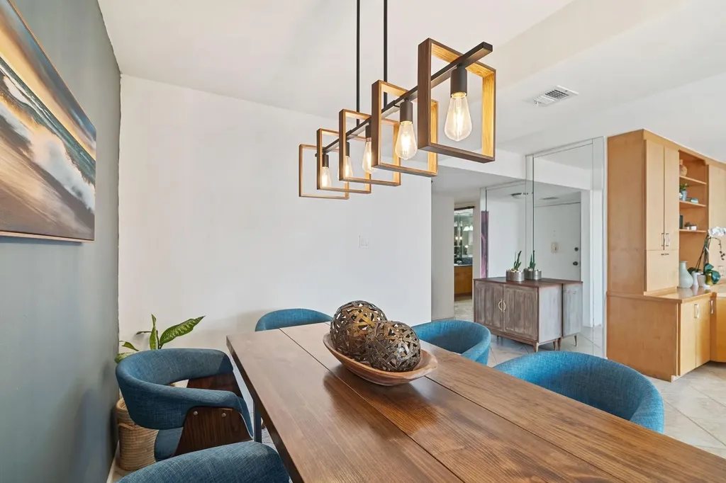 18021 Biscayne Boulevard Aventura FL 33160