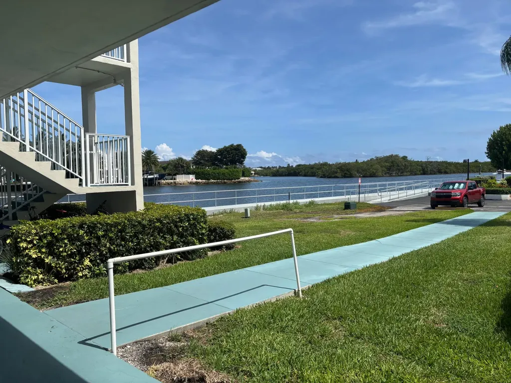 170 Horizons E Boynton Beach FL 33435