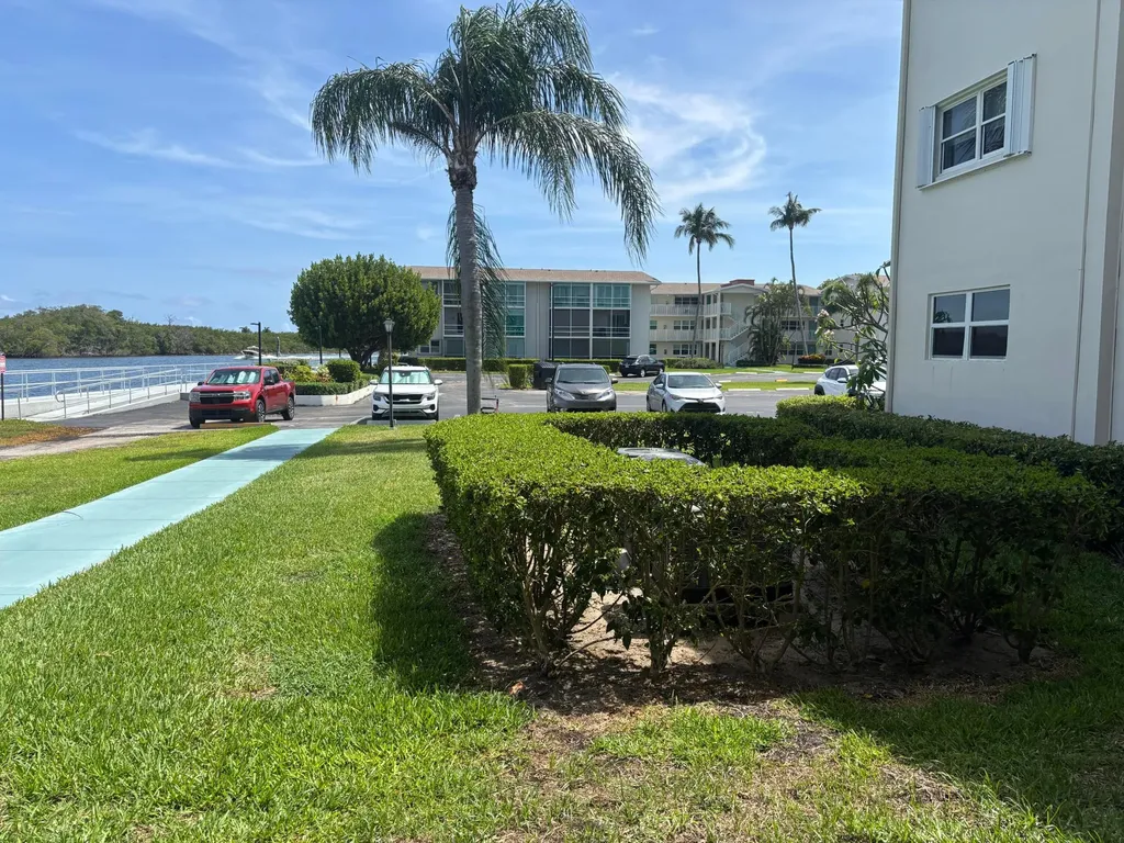 170 Horizons E Boynton Beach FL 33435