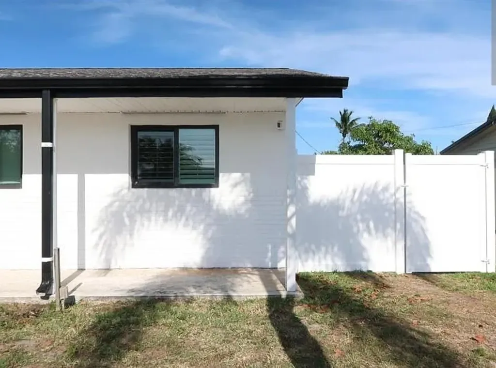 436 Fontana Drive Palm Springs FL 33461