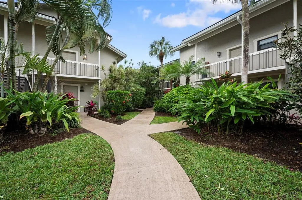 11863 Wimbledon Circle Wellington FL 33414