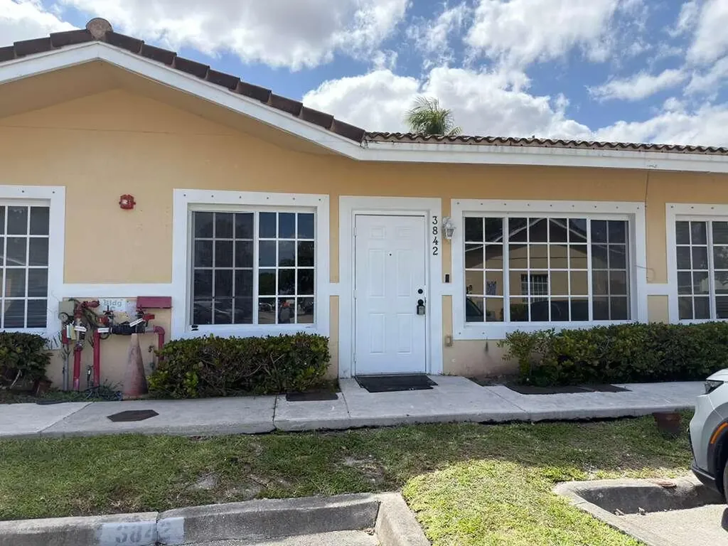 3842 SW 48th Avenue Hollywood FL 33023