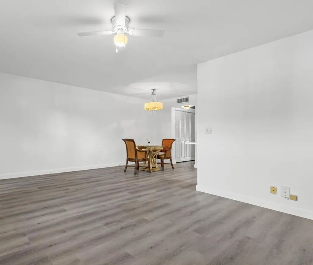 1038 Cambridge Deerfield Beach FL 33442