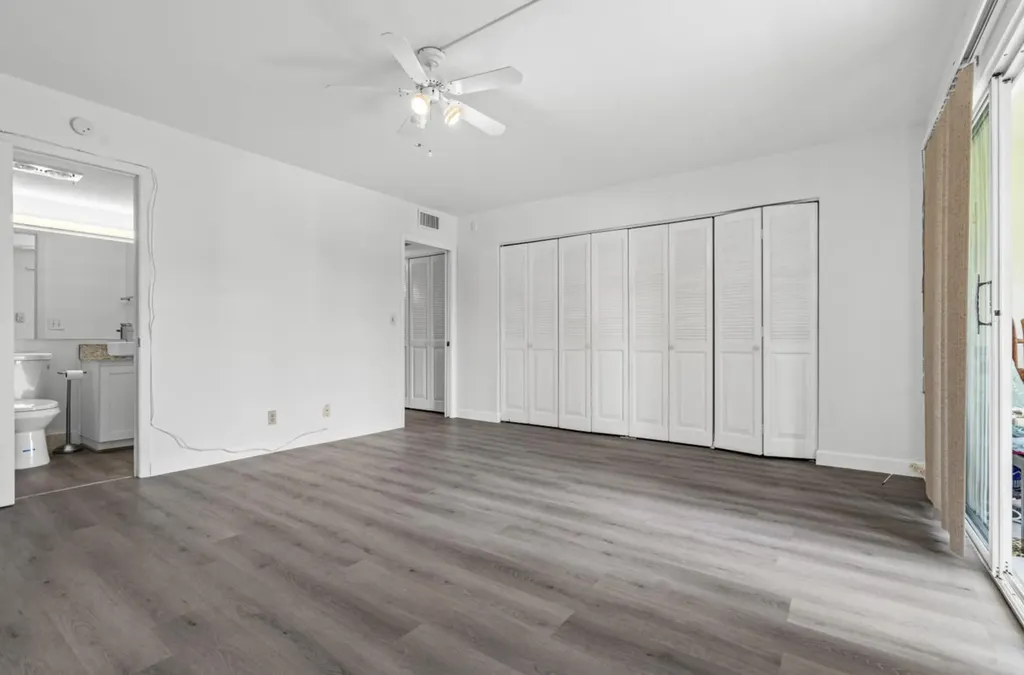 1038 Cambridge Deerfield Beach FL 33442