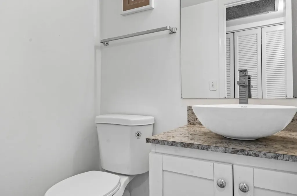 1038 Cambridge Deerfield Beach FL 33442