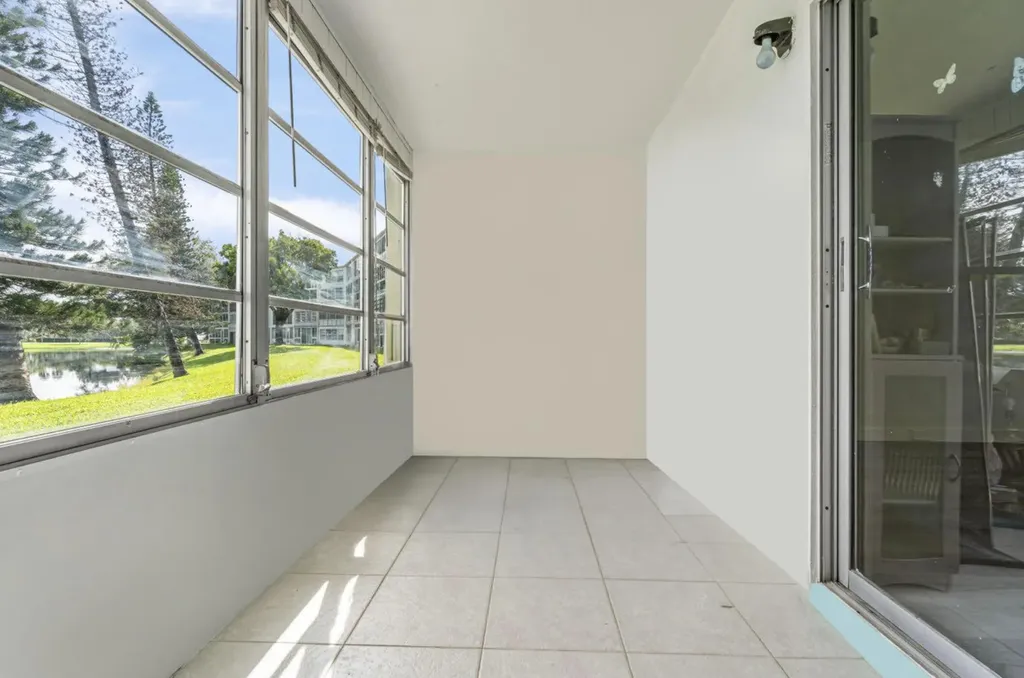 1038 Cambridge Deerfield Beach FL 33442