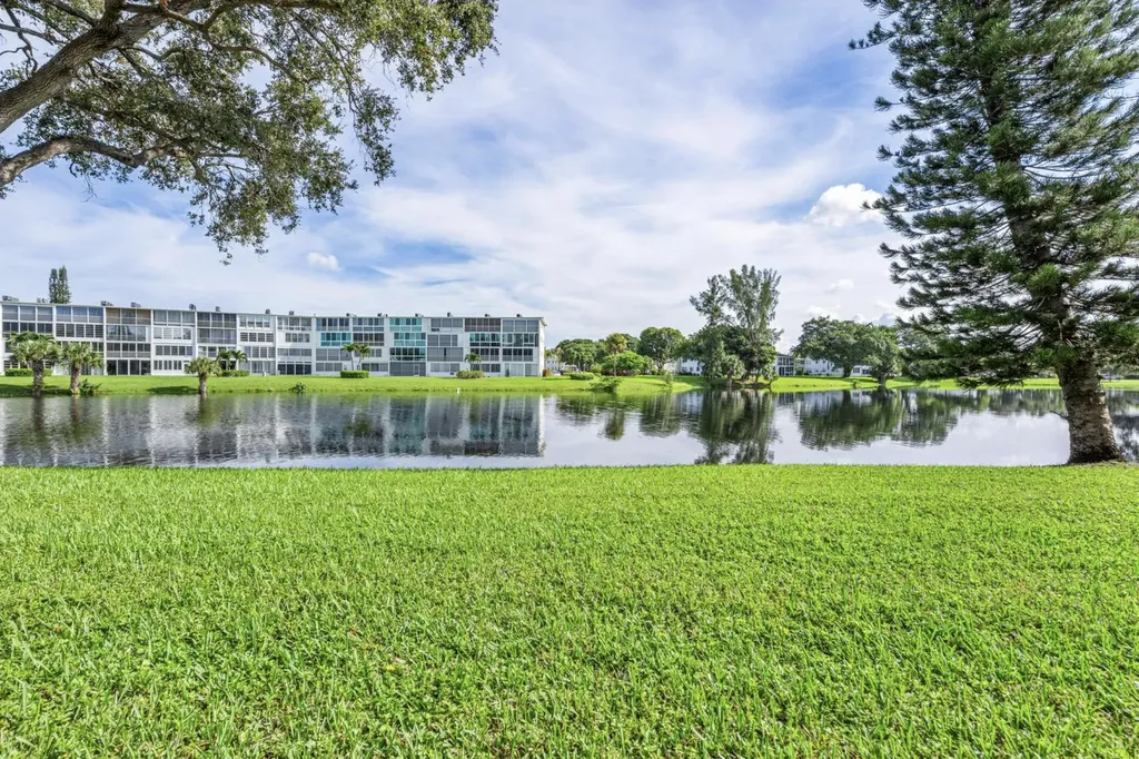 1038 Cambridge Deerfield Beach FL 33442