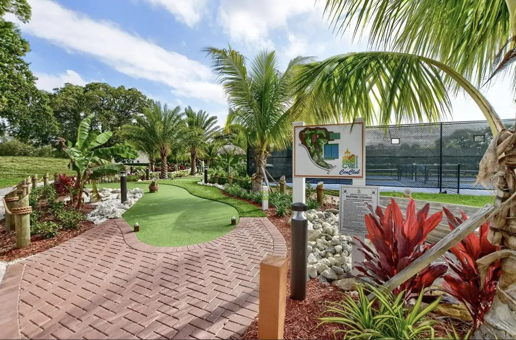 1038 Cambridge Deerfield Beach FL 33442