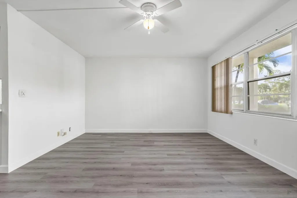 1038 Cambridge Deerfield Beach FL 33442