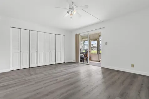 1038 Cambridge Deerfield Beach FL 33442