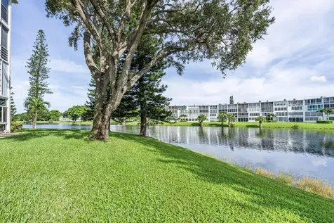1038 Cambridge Deerfield Beach FL 33442