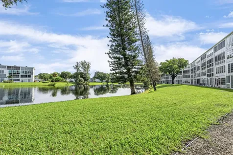 1038 Cambridge Deerfield Beach FL 33442