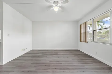 1038 Cambridge Deerfield Beach FL 33442