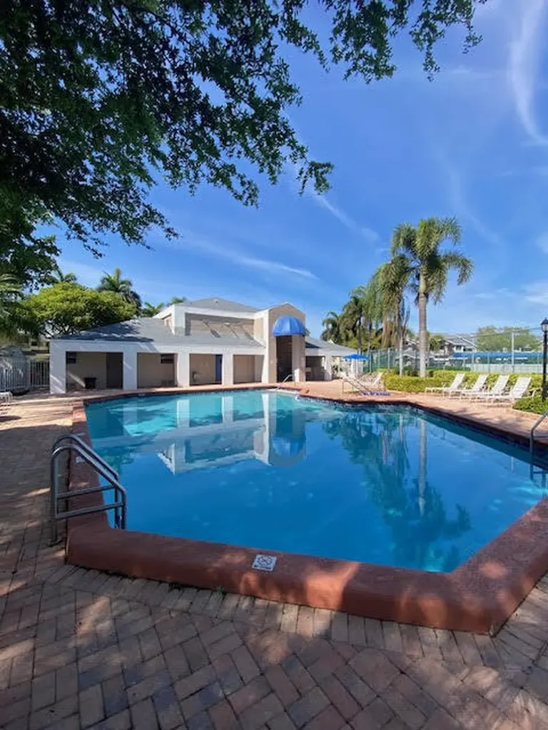 2217 W Discovery Circle Circle W Deerfield Beach FL 33442