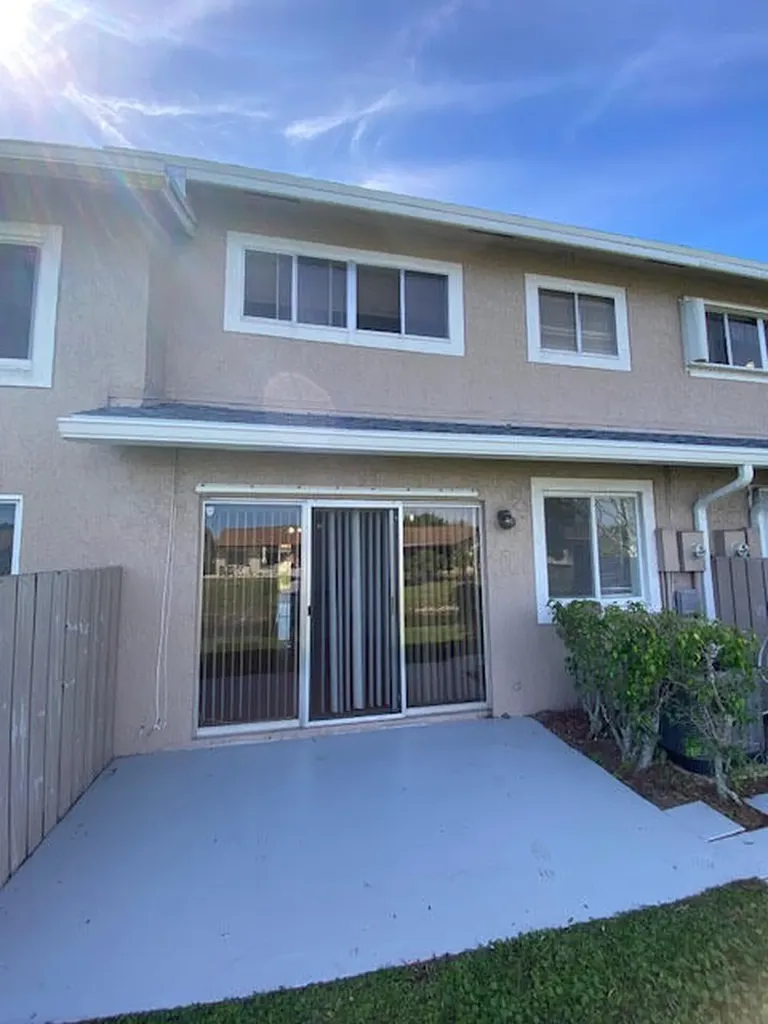 2217 W Discovery Circle Circle W Deerfield Beach FL 33442