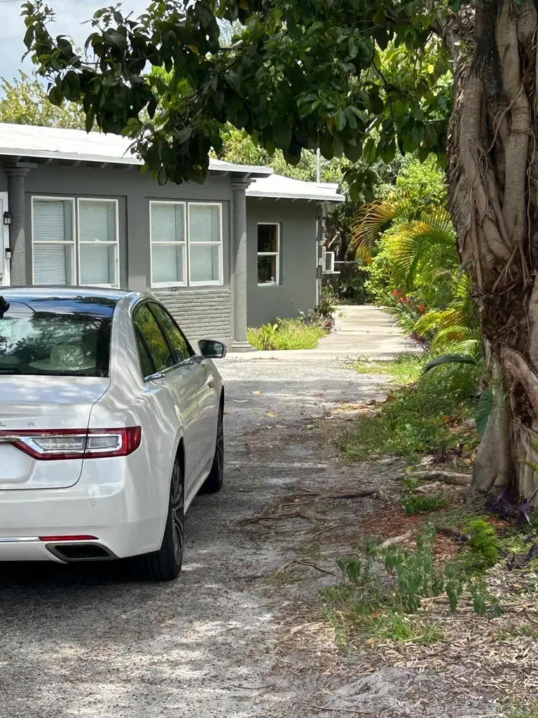 2739 Lincoln Street Hollywood FL 33020