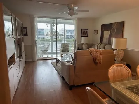 324 SE 10th Street Dania Beach FL 33004