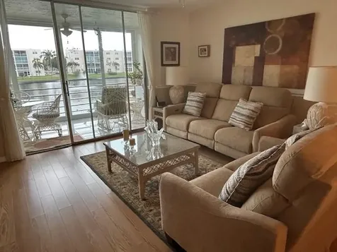 324 SE 10th Street Dania Beach FL 33004