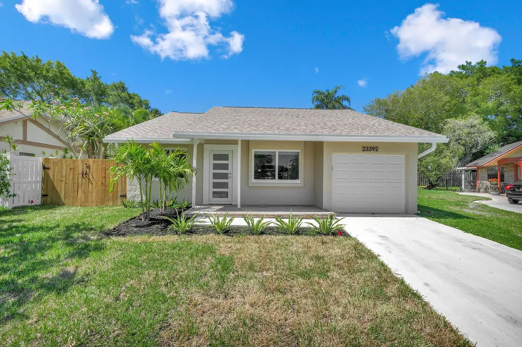 23392 E Country Club Drive Drive E Boca Raton FL 33428