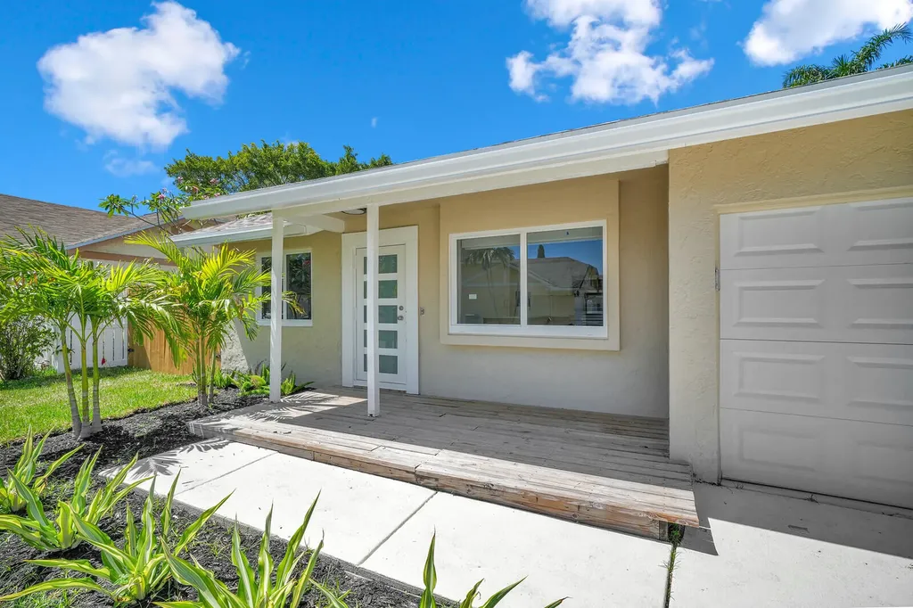 23392 E Country Club Drive Drive E Boca Raton FL 33428