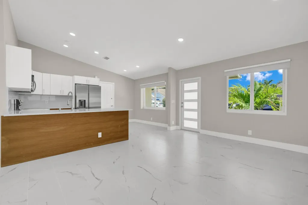 23392 E Country Club Drive Drive E Boca Raton FL 33428