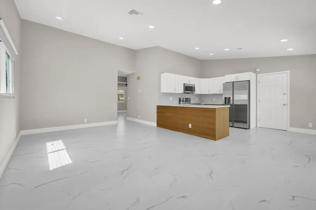23392 E Country Club Drive Drive E Boca Raton FL 33428