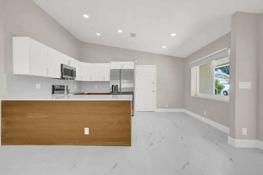 23392 E Country Club Drive Drive E Boca Raton FL 33428
