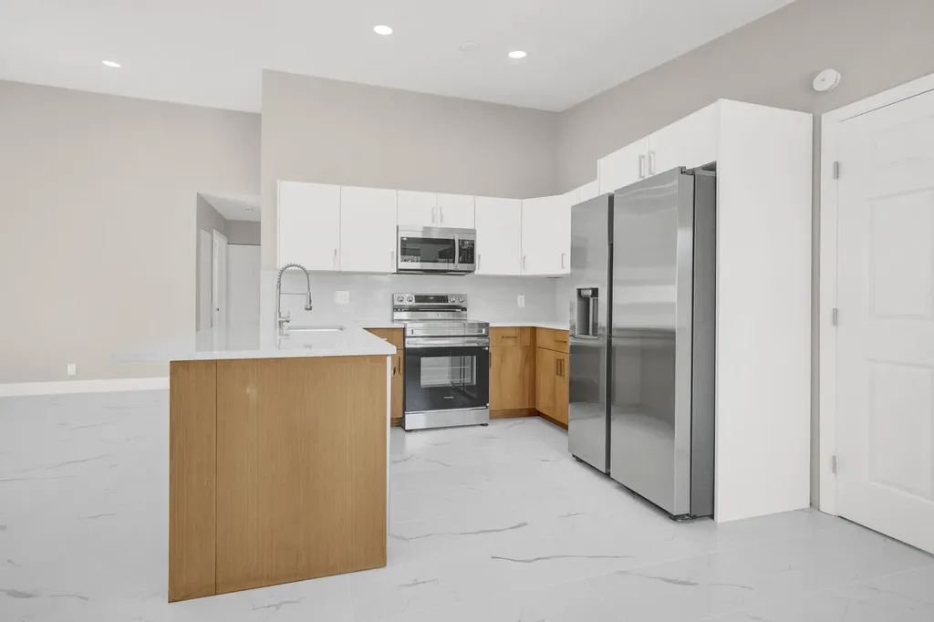 23392 E Country Club Drive Drive E Boca Raton FL 33428