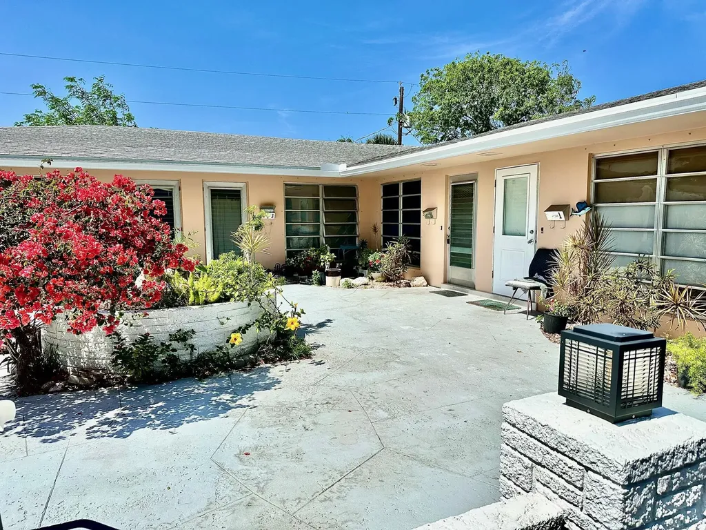 1261 SE 4th Street Deerfield Beach FL 33441
