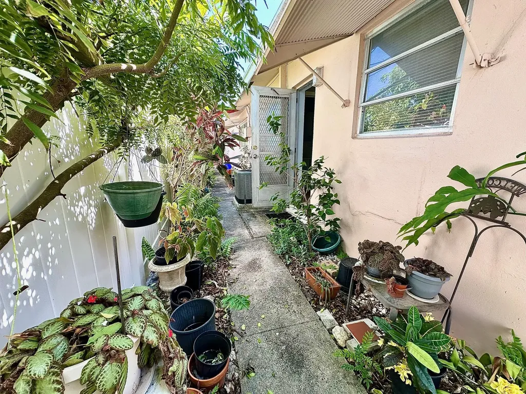 1261 SE 4th Street Deerfield Beach FL 33441