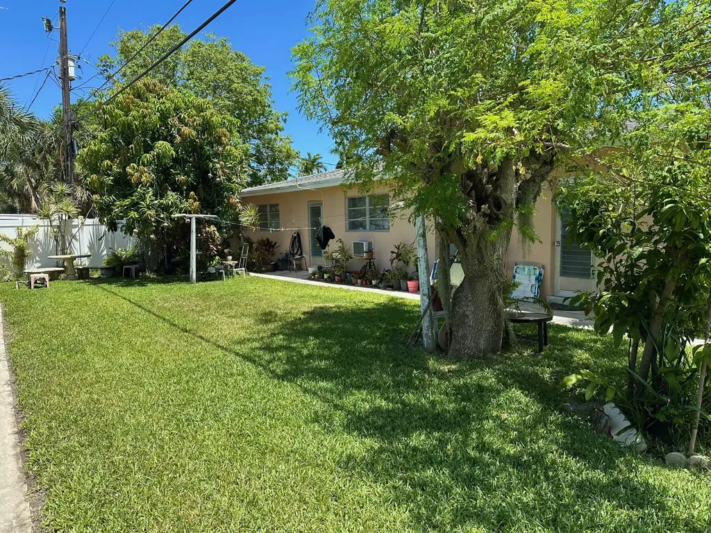 1261 SE 4th Street Deerfield Beach FL 33441