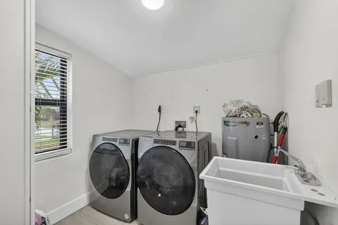 830 NE 59th Court Oakland Park FL 33334