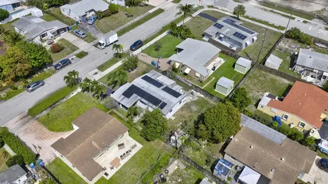830 NE 59th Court Oakland Park FL 33334