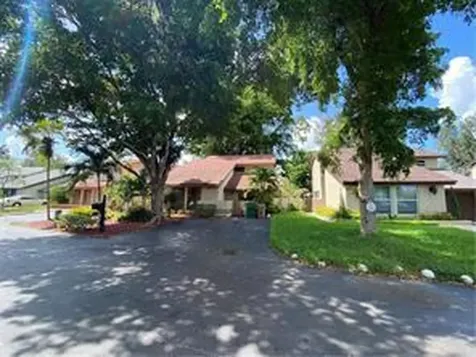 8321 SW 39th Court Davie FL 33328