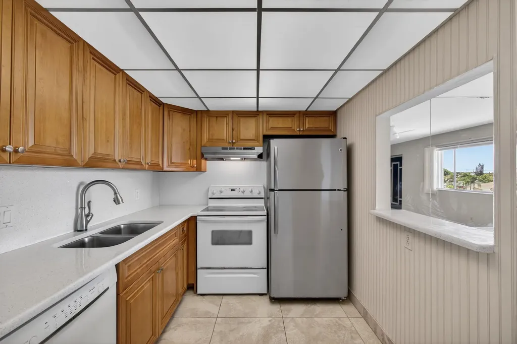 300 S Village Green Circle Circle S Palm Springs FL 33461