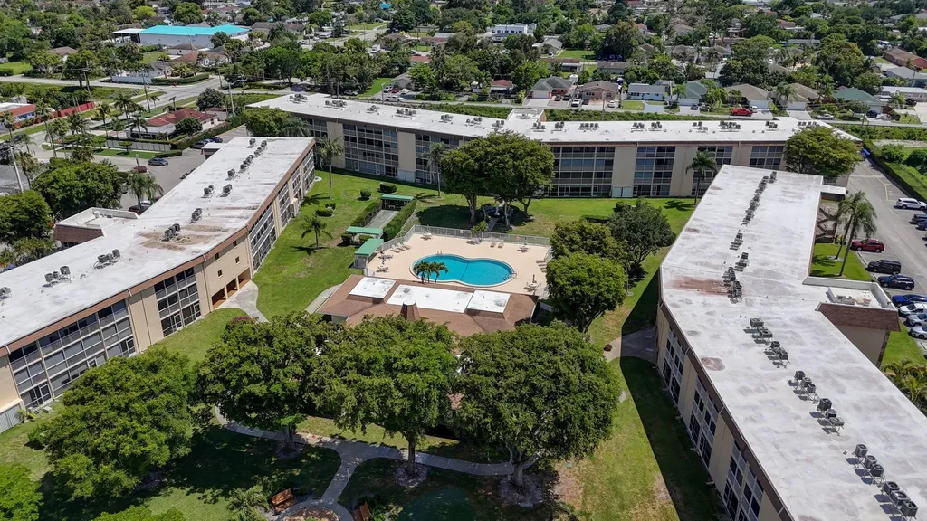 300 S Village Green Circle Circle S Palm Springs FL 33461