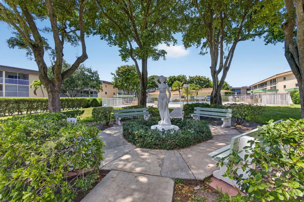 300 S Village Green Circle Circle S Palm Springs FL 33461