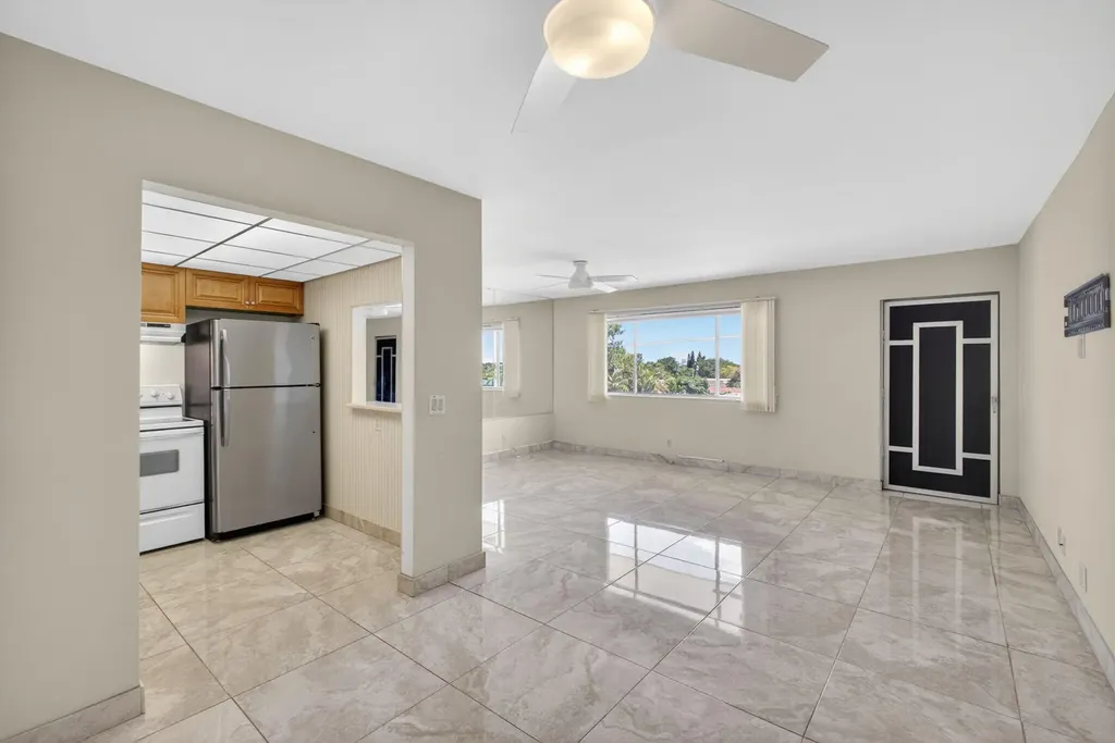 300 S Village Green Circle Circle S Palm Springs FL 33461
