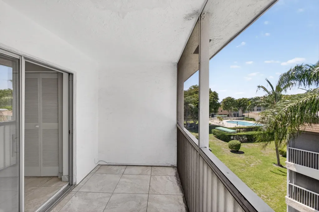 300 S Village Green Circle Circle S Palm Springs FL 33461